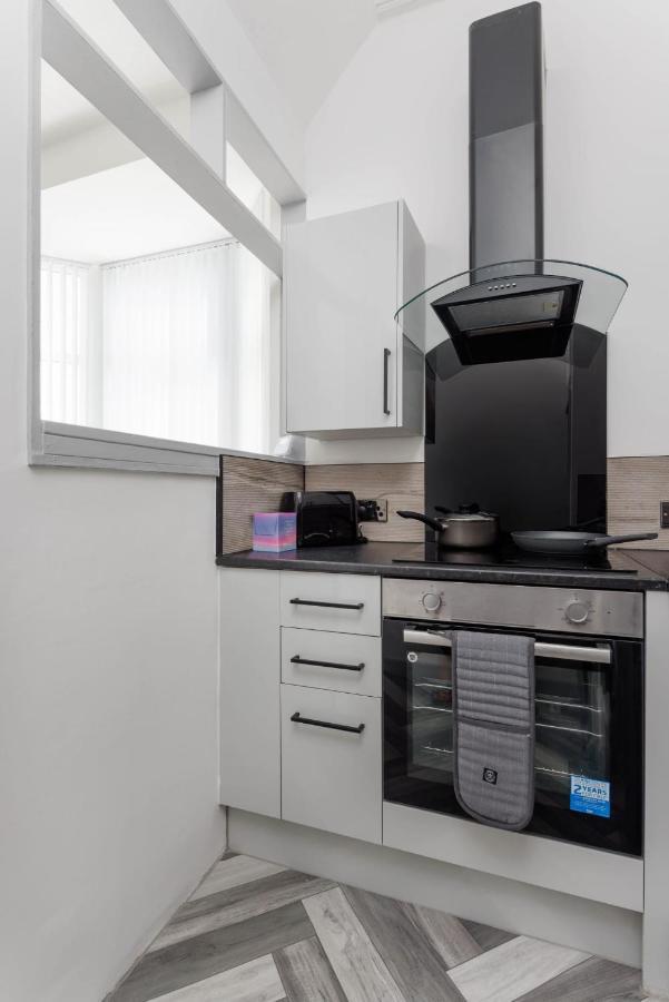 Newly Renovated Apartments In Liverpool - Extended Stay エクステリア 写真