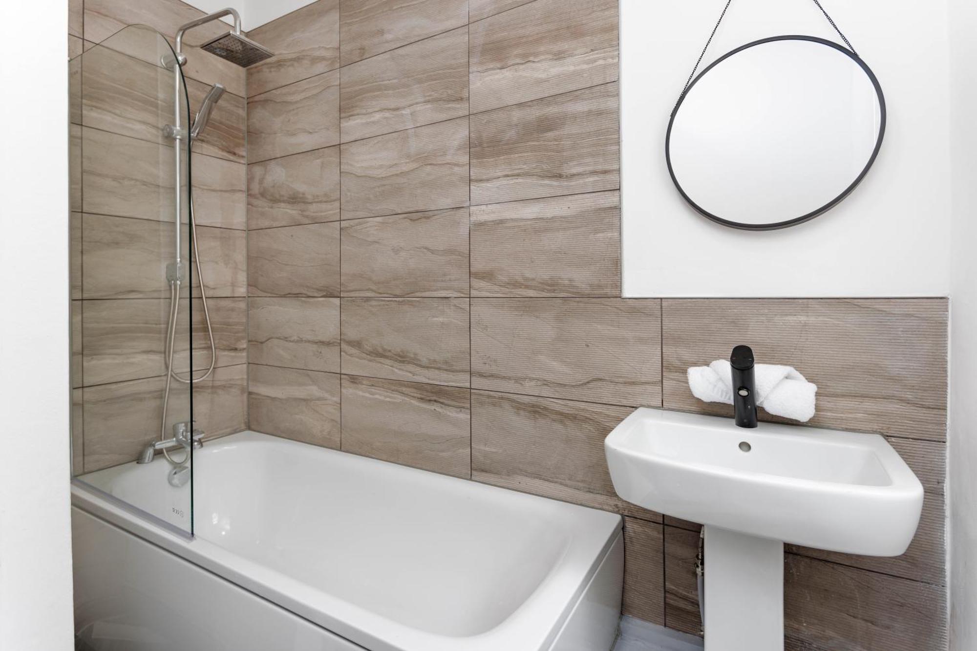 Newly Renovated Apartments In Liverpool - Extended Stay エクステリア 写真